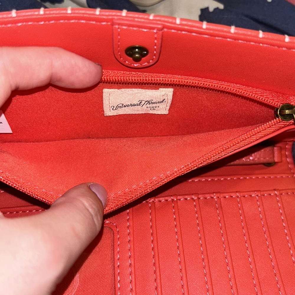 Universal Thread Wrist Wallet - Picture 5 of 6